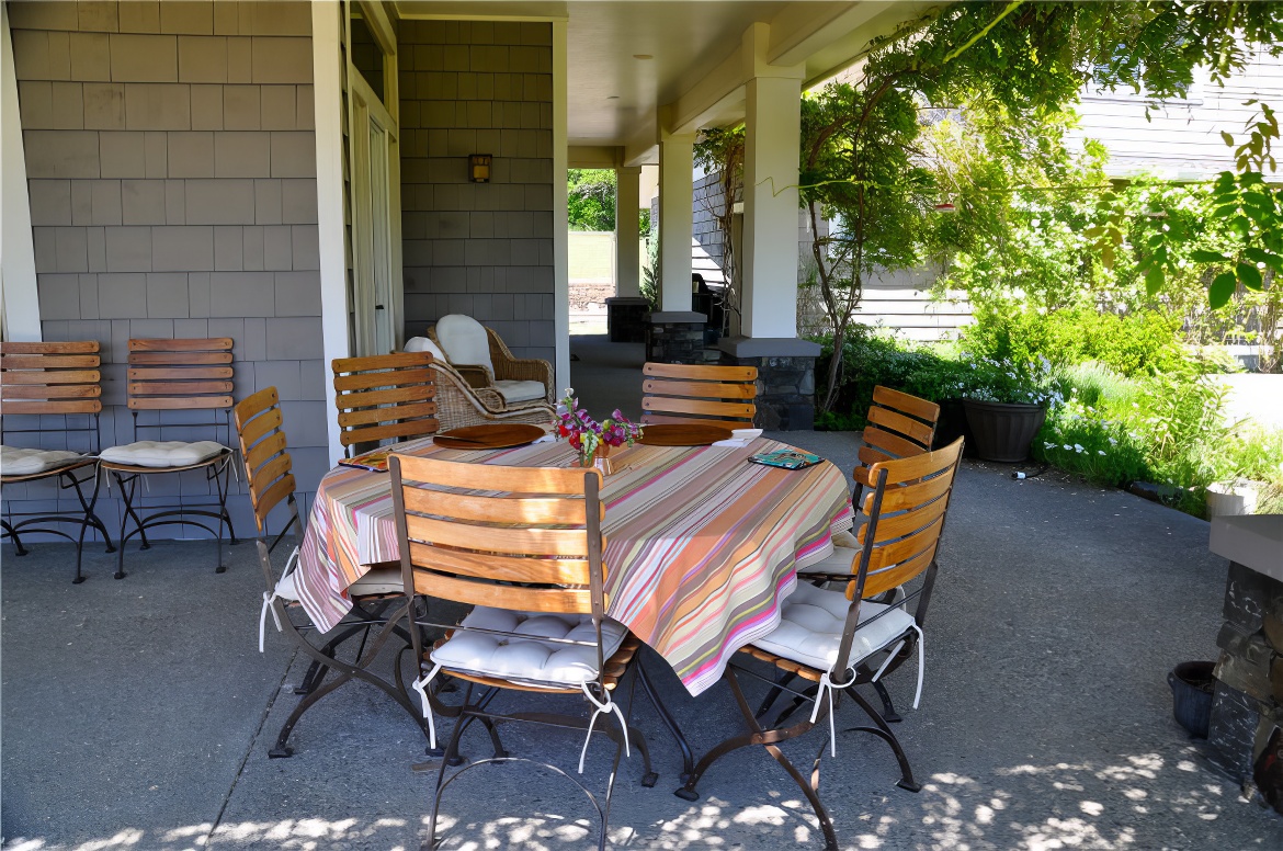 Outside Dining