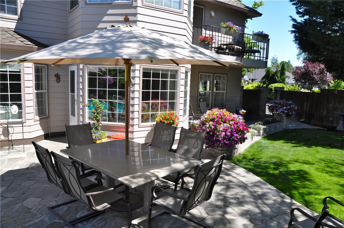Alfresco Dining