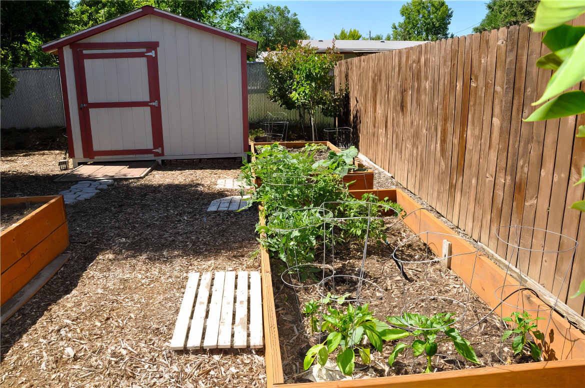 Wood Planter Veggies